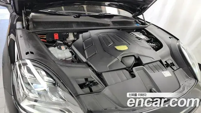 Porsche Cayenne 2023 — ფოტო 6/20