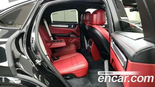Porsche Cayenne 2023 — ფოტო 20/20