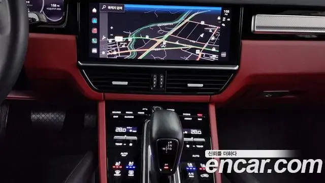 Porsche Cayenne 2023 — ფოტო 19/20