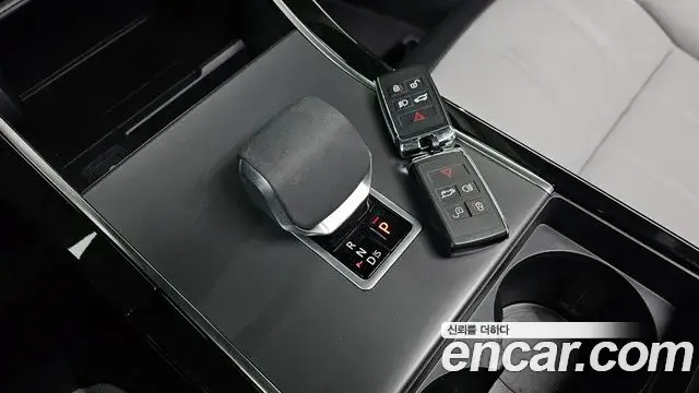 Land Rover Range Rover Evoque 2025 — Photo 8/20