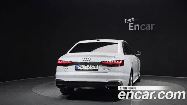 Audi A4 2022 — Photo 2/20