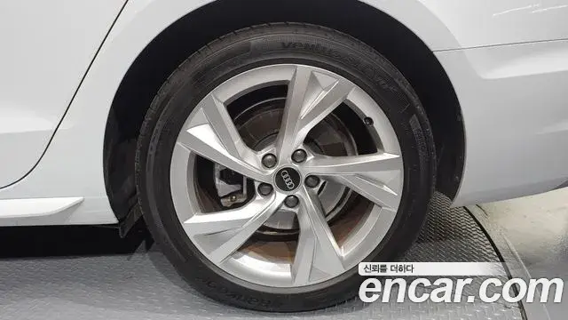 Audi A4 2022 — Photo 13/20