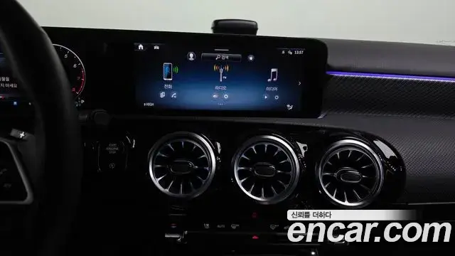 Mercedes-Benz A-Class 2024 — Photo 12/20