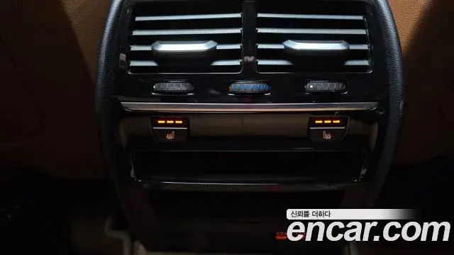 BMW 5 Series 2020 — Фото 19/20