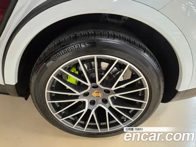 Porsche Cayenne 2022 — ფოტო 6/20