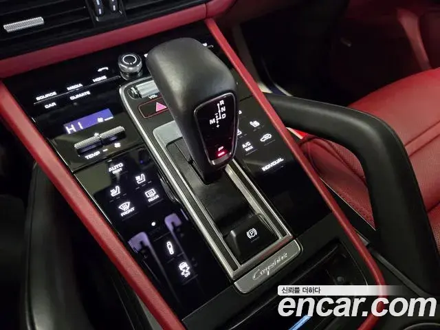 Porsche Cayenne 2022 — ფოტო 19/20