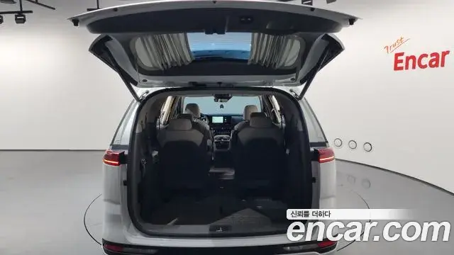 Kia Carnival 2022 — ფოტო 14/20