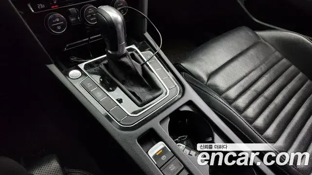 Volkswagen Passat GT 2018 — Şəkil 18/20