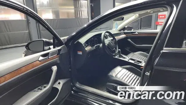 Volkswagen Passat GT 2018 — Şəkil 11/20