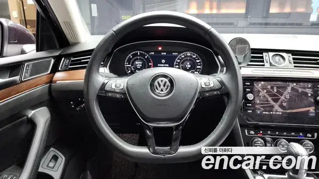 Volkswagen Passat GT 2018 — Şəkil 14/20