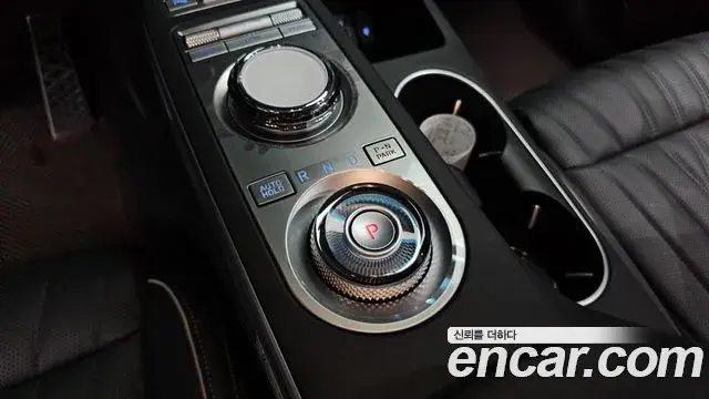 Genesis GV70 2022 — Photo 19/20