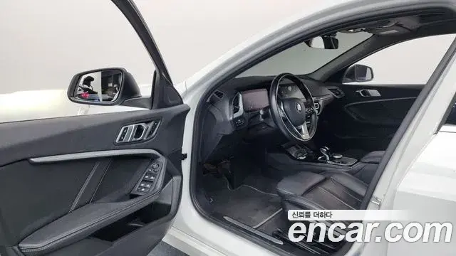 BMW 1 Series 2022 — Photo 15/20