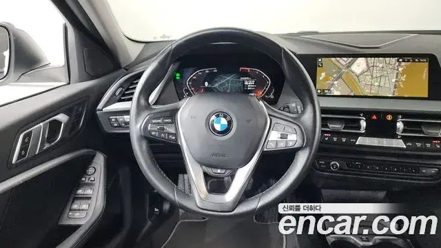 BMW 1 Series 2022 — Photo 16/20