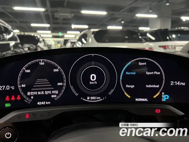 Porsche Taycan 2023 — Şəkil 12/17