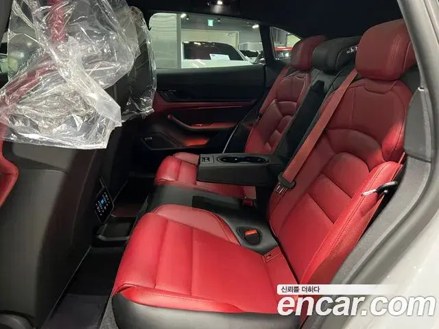 Porsche Taycan 2023 — Şəkil 14/17