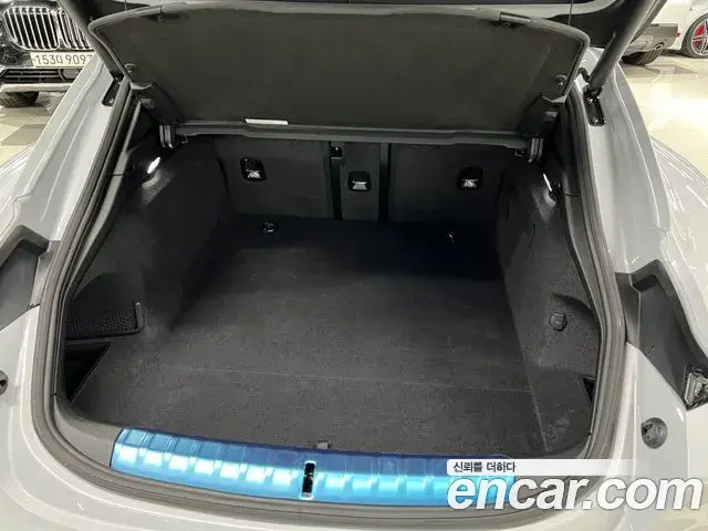 Porsche Taycan 2023 — Şəkil 10/17