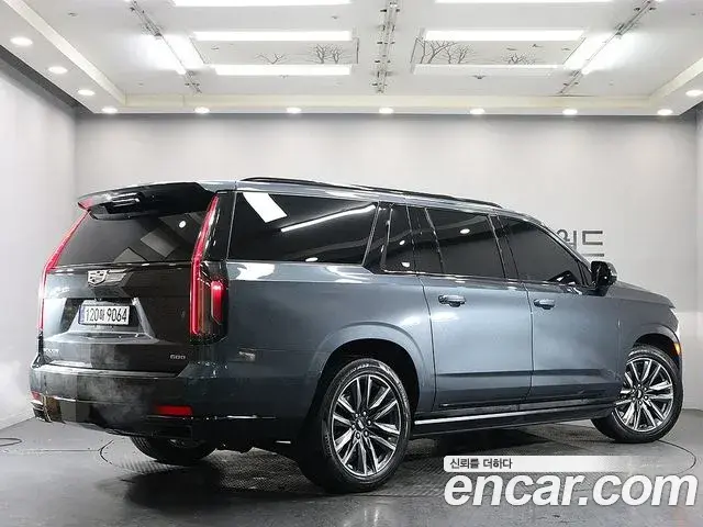 Cadillac Escalade 2021 — ფოტო 17/20