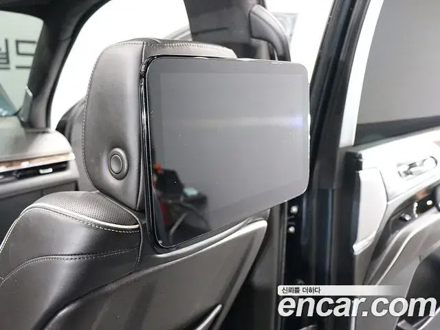 Cadillac Escalade 2021 — ფოტო 19/20