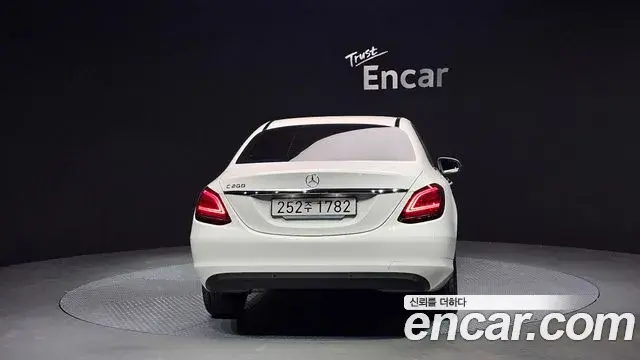 Mercedes-Benz C-Class 2019 — ფოტო 16/20