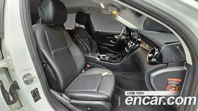 Mercedes-Benz C-Class 2019 — ფოტო 17/20