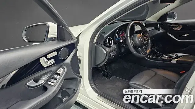 Mercedes-Benz C-Class 2019 — ფოტო 6/20