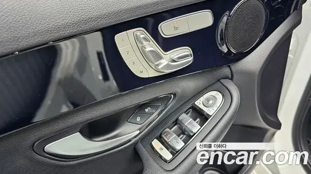 Mercedes-Benz C-Class 2019 — ფოტო 2/20