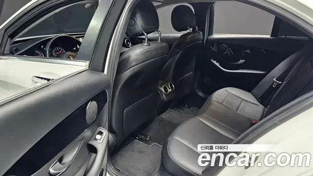 Mercedes-Benz C-Class 2019 — ფოტო 7/20