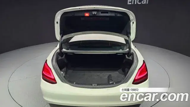 Mercedes-Benz C-Class 2019 — ფოტო 9/20