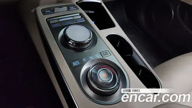 Genesis GV70 2021 — ფოტო 17/20