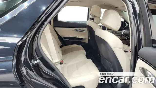 Genesis GV70 2021 — ფოტო 18/20