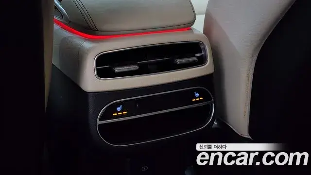 Genesis GV70 2021 — ფოტო 14/20