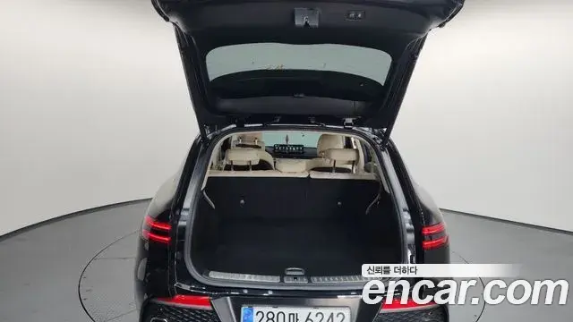 Genesis GV70 2021 — ფოტო 16/20