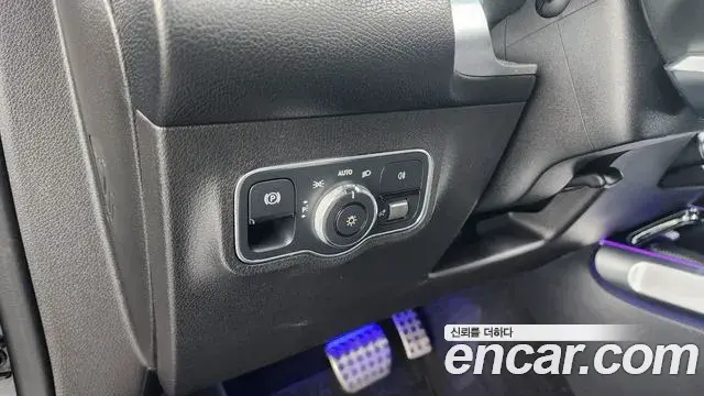 Mercedes-Benz GLB-Class 2021 — ფოტო 13/20
