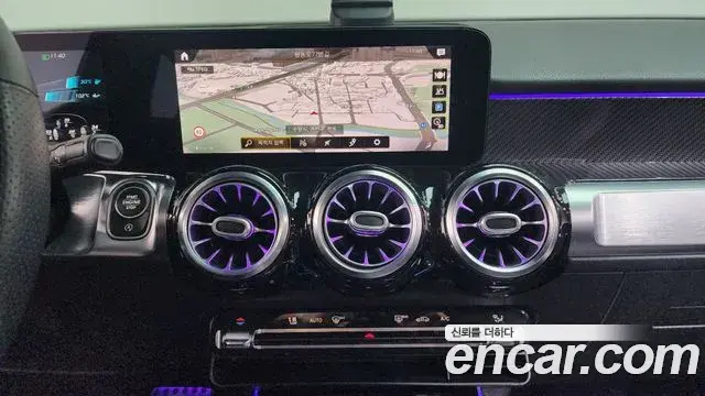 Mercedes-Benz GLB-Class 2021 — ფოტო 8/20