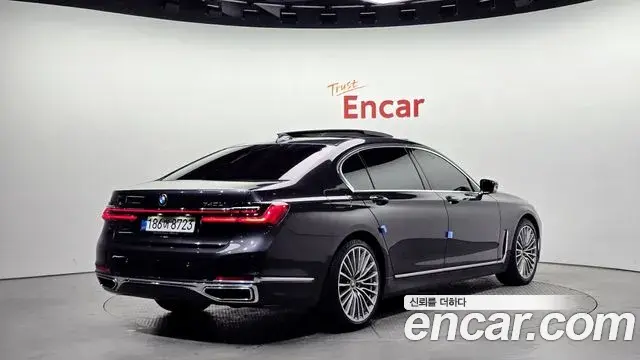 BMW 7 Series 2020 — ფოტო 10/20