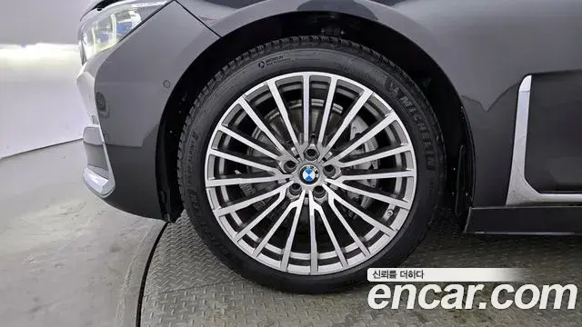 BMW 7 Series 2020 — ფოტო 13/20