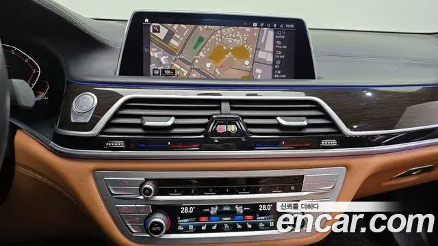 BMW 7 Series 2020 — ფოტო 15/20