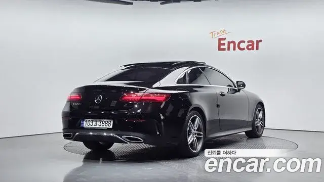 Mercedes-Benz E-Class 2019 — ფოტო 16/20