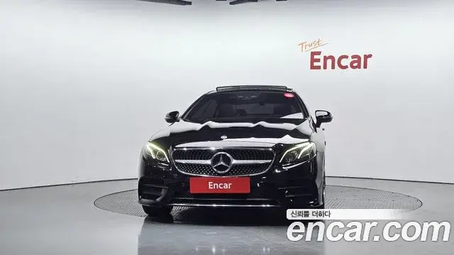 Mercedes-Benz E-Class 2019 — ფოტო 18/20
