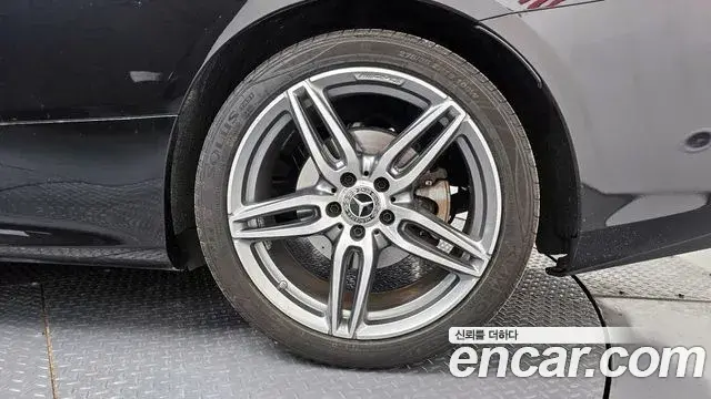 Mercedes-Benz E-Class 2019 — ფოტო 1/20