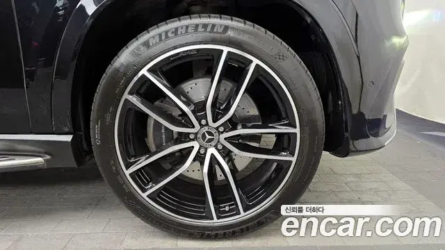 Mercedes-Benz GLS-Class 2024 — Photo 7/20