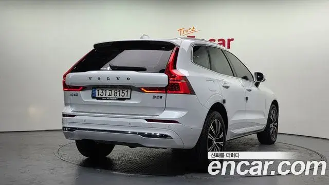 Volvo XC60 2022 — ფოტო 15/20