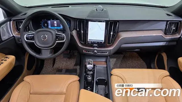 Volvo XC60 2022 — ფოტო 19/20