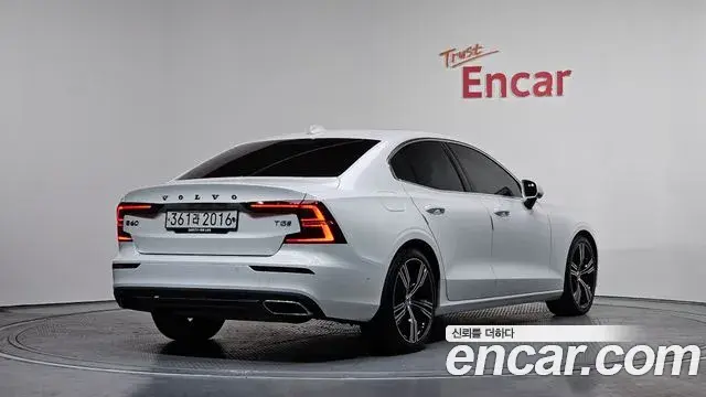 Volvo S60 2020 — Şəkil 17/20