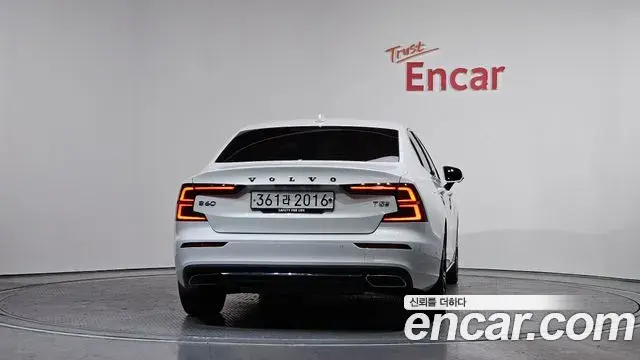 Volvo S60 2020 — Şəkil 19/20