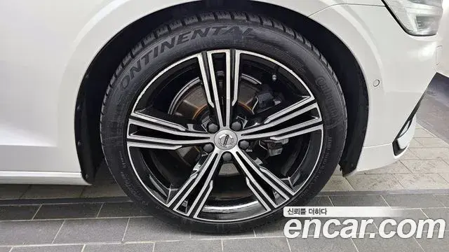 Volvo S60 2020 — Şəkil 10/20