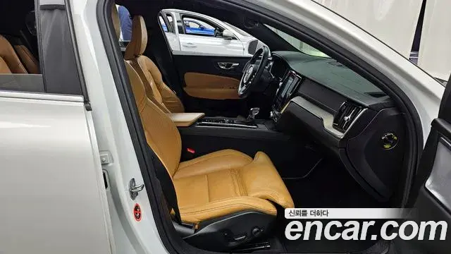 Volvo S60 2020 — Şəkil 12/20