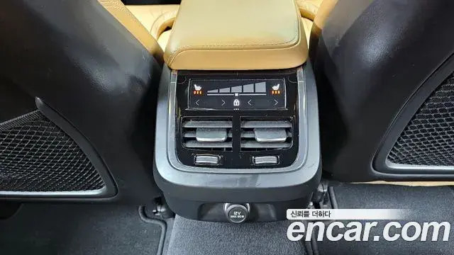 Volvo S60 2020 — Şəkil 16/20