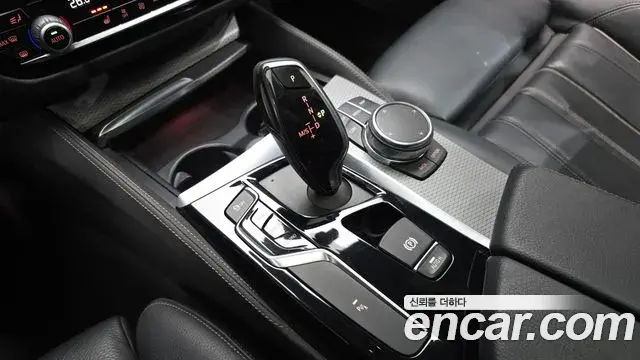 BMW 5 Series 2018 — Фото 9/20