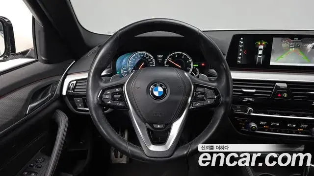 BMW 5 Series 2018 — Фото 14/20